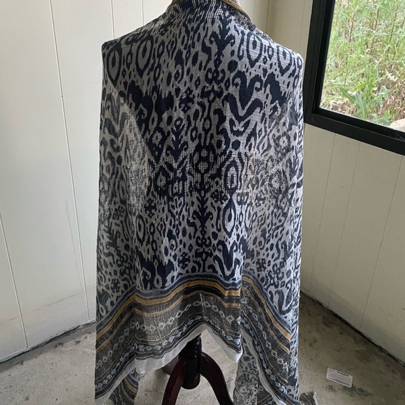 Geometric and leopard scarf/wrap - Picture 2 of 2